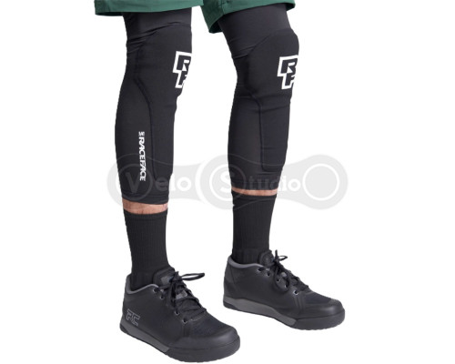 Вело наколінники RACE FACE Charge Knee Stealth розмір M