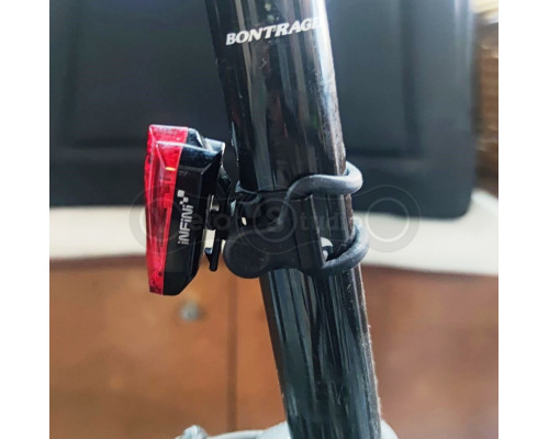 Мигалка задняя Infini LAVA I-260R, 3 светодиода, 4 режима, USB кабель, с крепл.