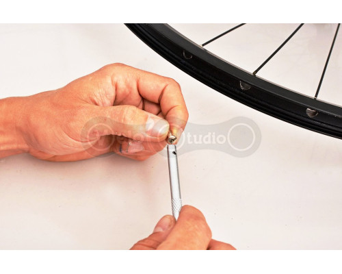 Інструмент для утримання ніпеля Unior Tools