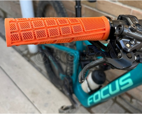Грипсы ODI Reflex v2.1 Lock-On MTB Closed End 135mm Orange