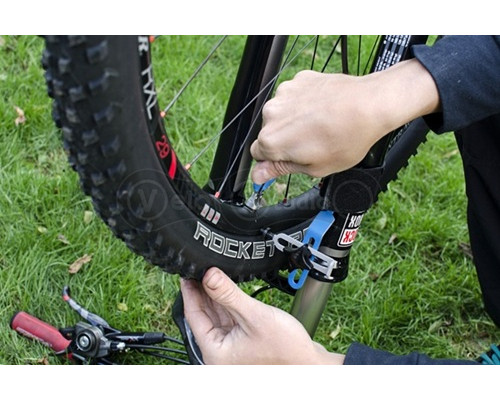 Кишеньковий інструмент Unior Tools для центрування коліс