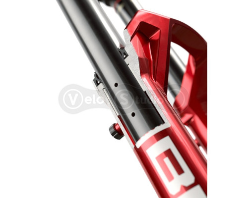 Вилка RockShox BoXXer Ultimate Charger3 - 29 Boost 20x110 200mm Red D1
