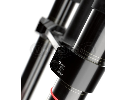 Вилка RockShox BoXXer Ultimate Charger3 - 29 Boost 20x110 200mm Red D1