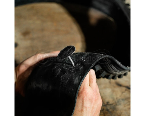 Набор для ремонта безкамерки LEZYNE TUBELESS PRO PLUGS чорний Y17