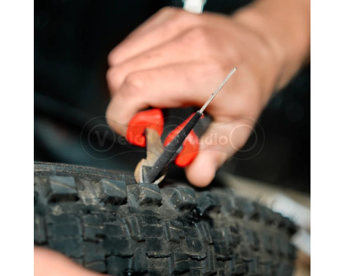 Набор для ремонта безкамерки LEZYNE TUBELESS PRO PLUGS чорний Y17