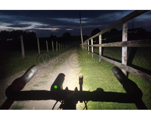 Велосипедна фара Ravemen CR1000 USB 1000 Люмен