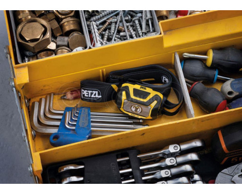 Налобный фонарь PETZL ARIA 1R 450 Lumens Black / Yellow