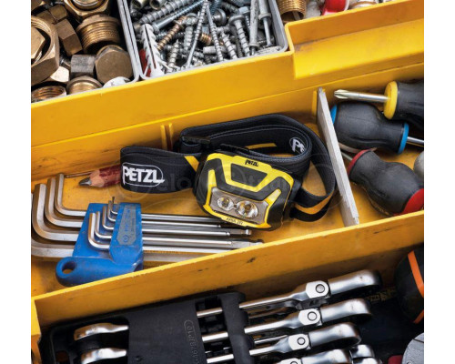 Налобний ліхтар PETZL ARIA 2R 600 Lumens Black / Yellow