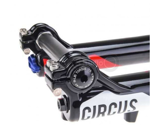 Вилка Manitou Circus Expert 130 мм хід вісь 20 мм чорна