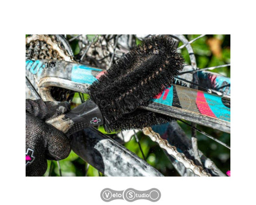 Щётка Muc-Off Two Prong Brush