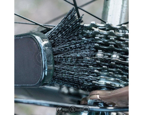 Щётка Muc-Off Tyre & Cassette Brush